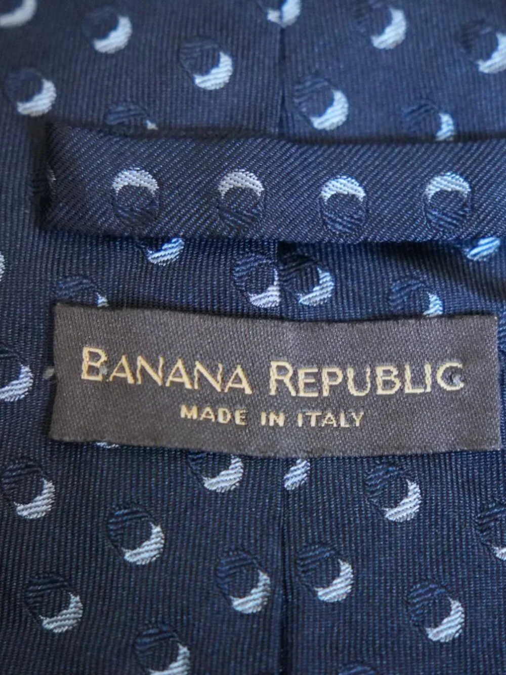 Men's Blue Patterned 100% Silk Banana Republic Tie - in excellent condition